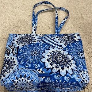 Vera Bradley Essential tote bag